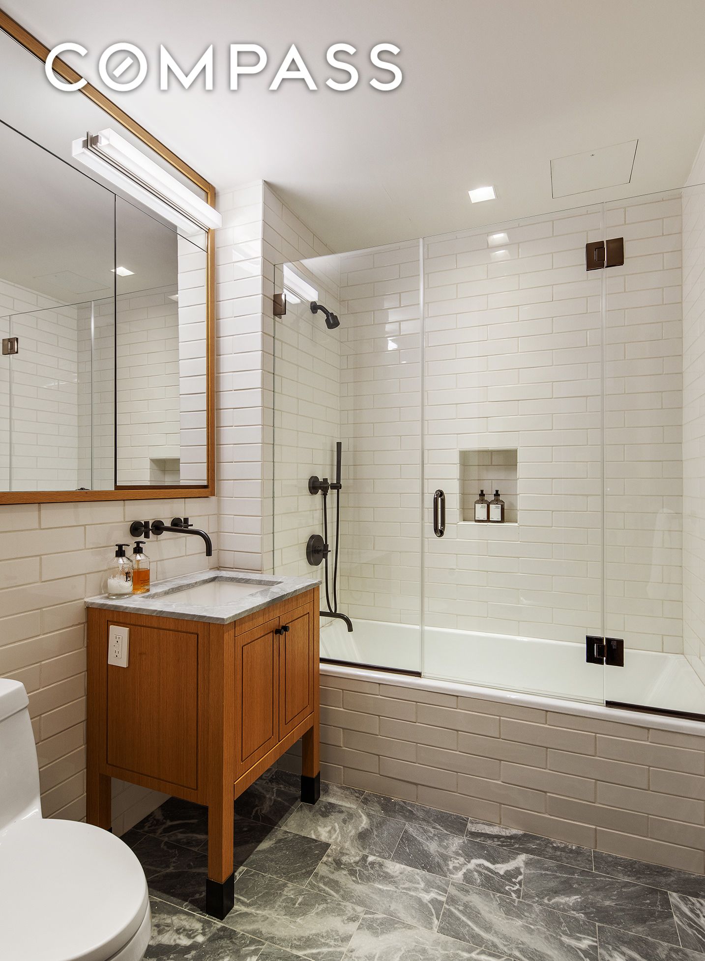 #8 photo, 36 Bleecker Street, マンハッタン NoHo , NY 10012