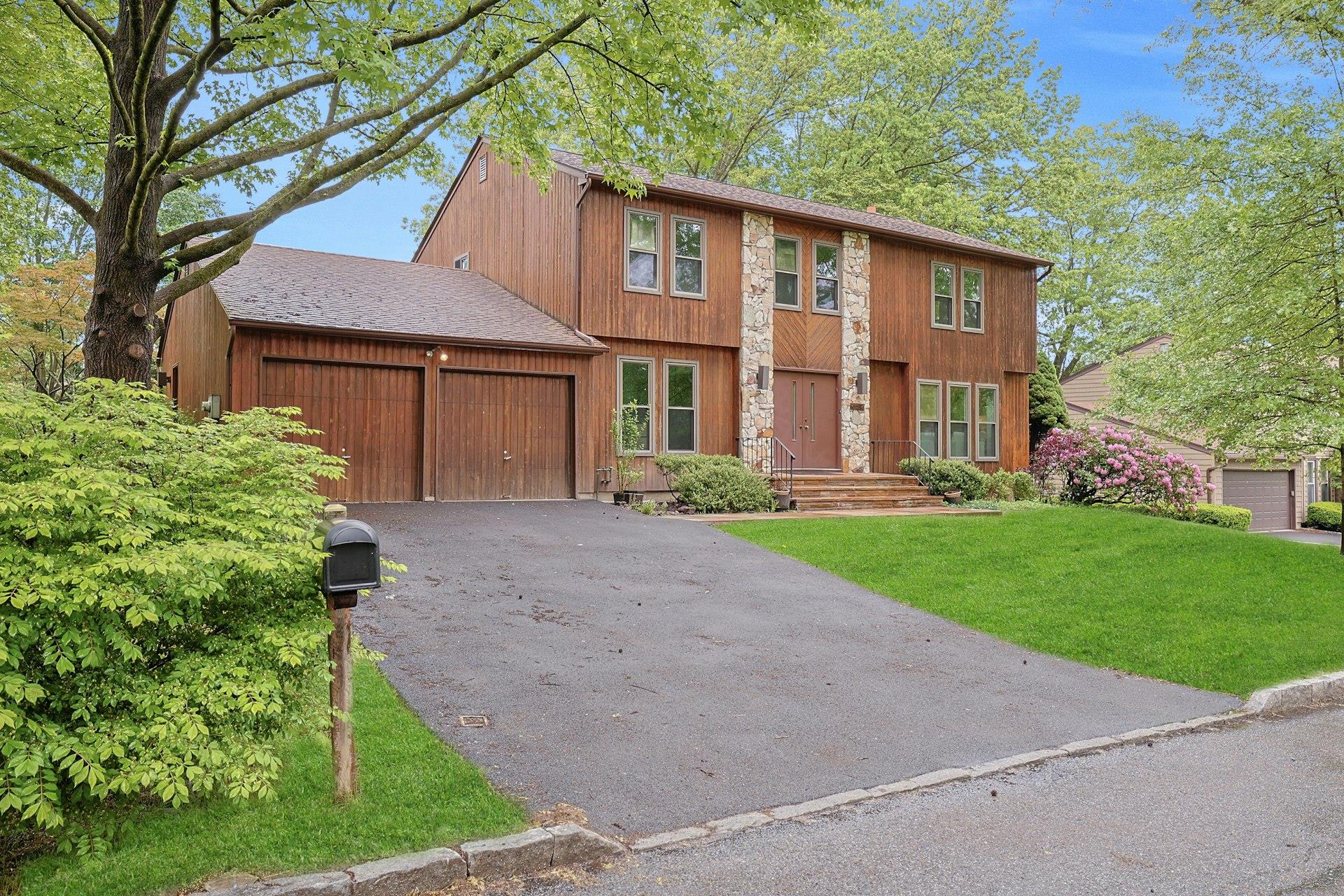 #1 photo, 16 Quincy Lane, White Plains , NY 10605