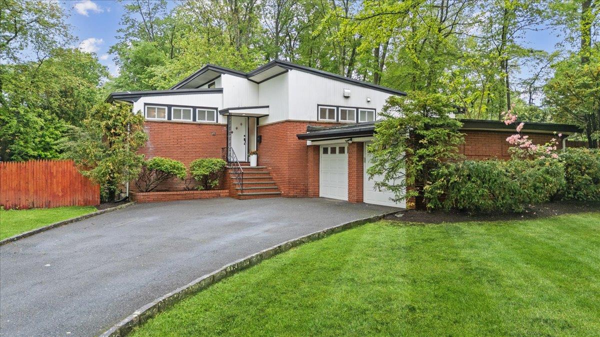 #1 photo, 105 Highland Road, Scarsdale , NY 10583