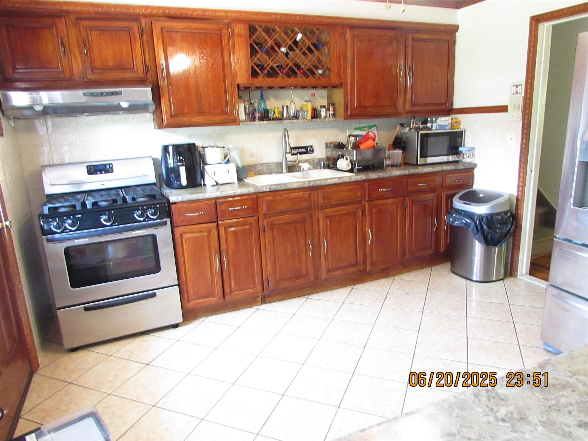 #8 photo, 1 Cheshire Lane, Yonkers , NY 10710