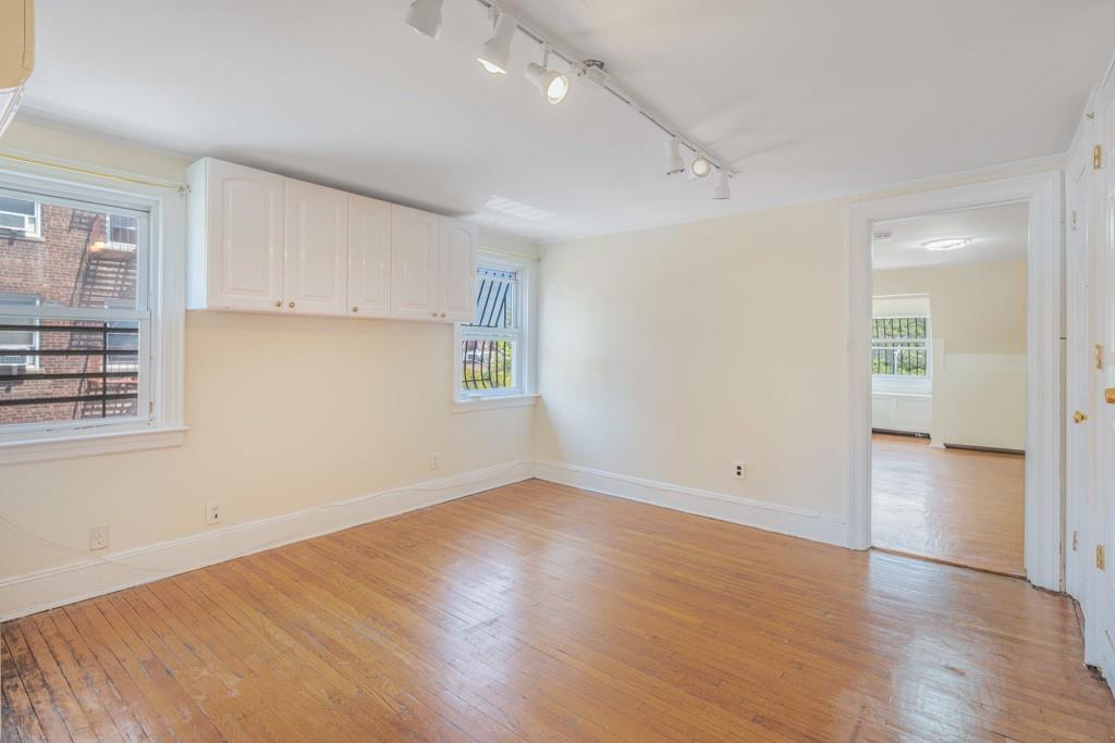 #11 photo, 11141 77th Avenue, 皇后區 森林小丘 Forest Hills , NY 11375