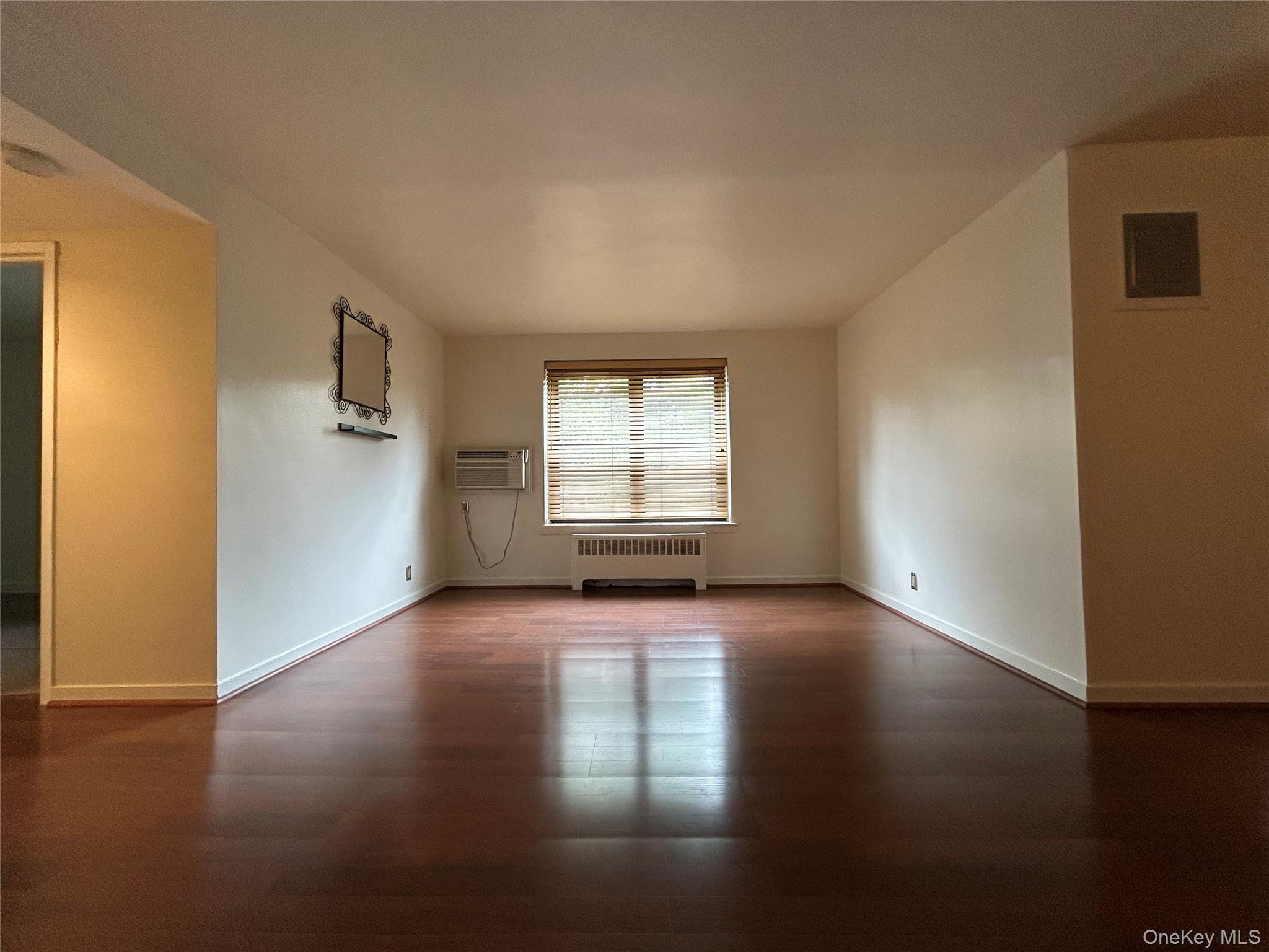 #2 photo, 8 West Mill Drive, ナッソー郡 Great Neck , NY 11021