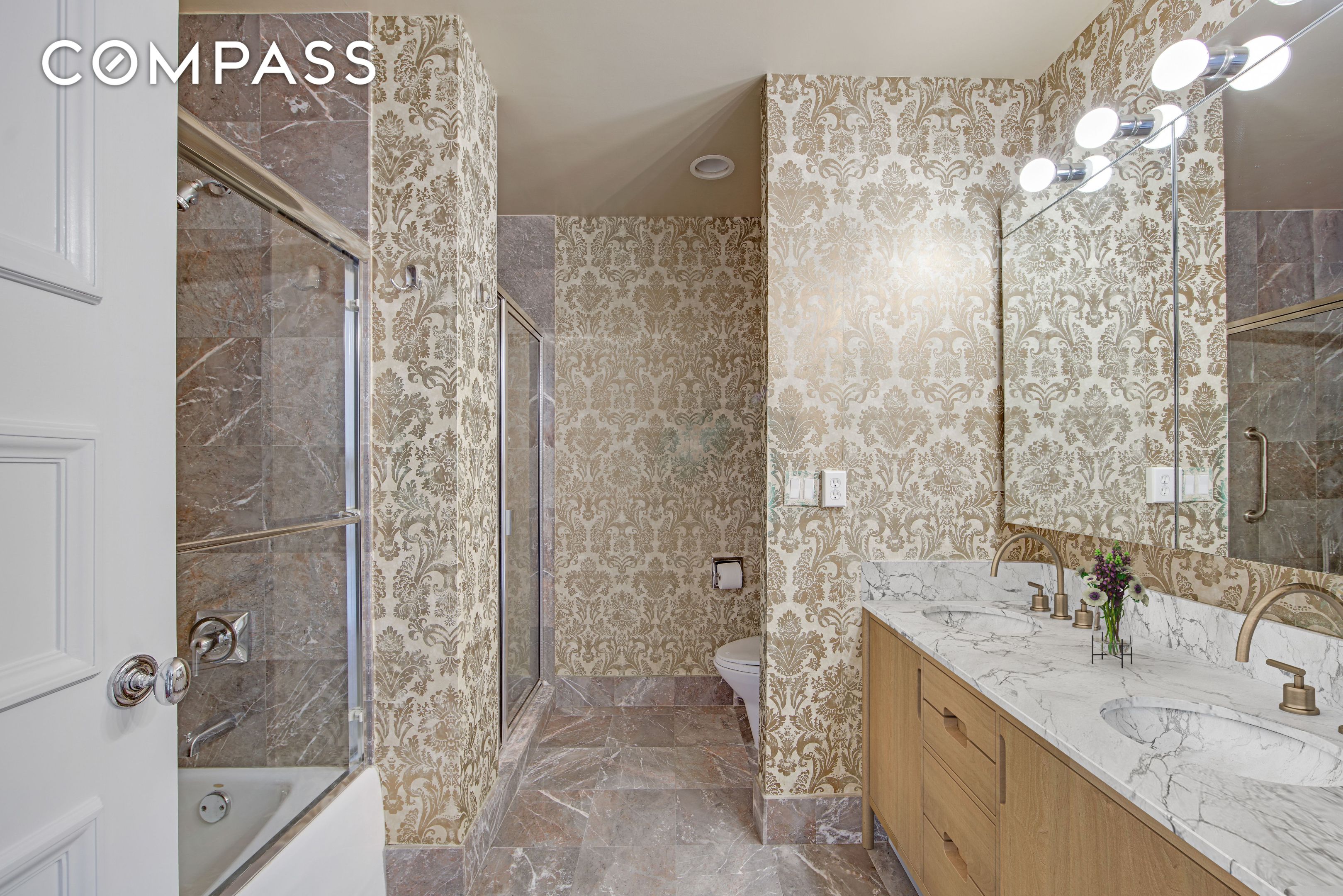 #13 photo, 201 E 80th Street, マンハッタン Upper East Side , NY 10075