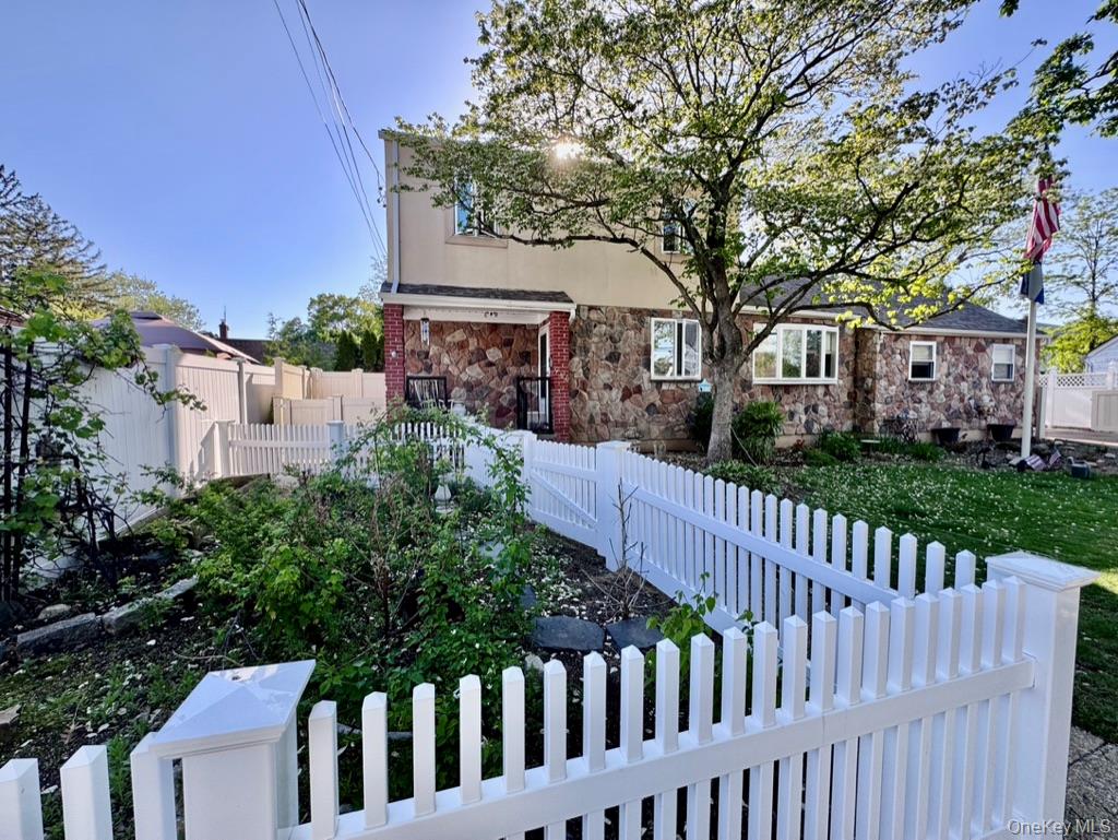 #2 photo, 980 Siems Court, ナッソー郡 North Bellmore , NY 11710