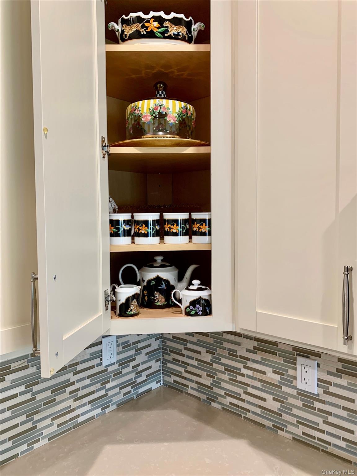 #8 photo, 2300 Fox Hill Drive, 東長島 Baiting Hollow , NY 11933