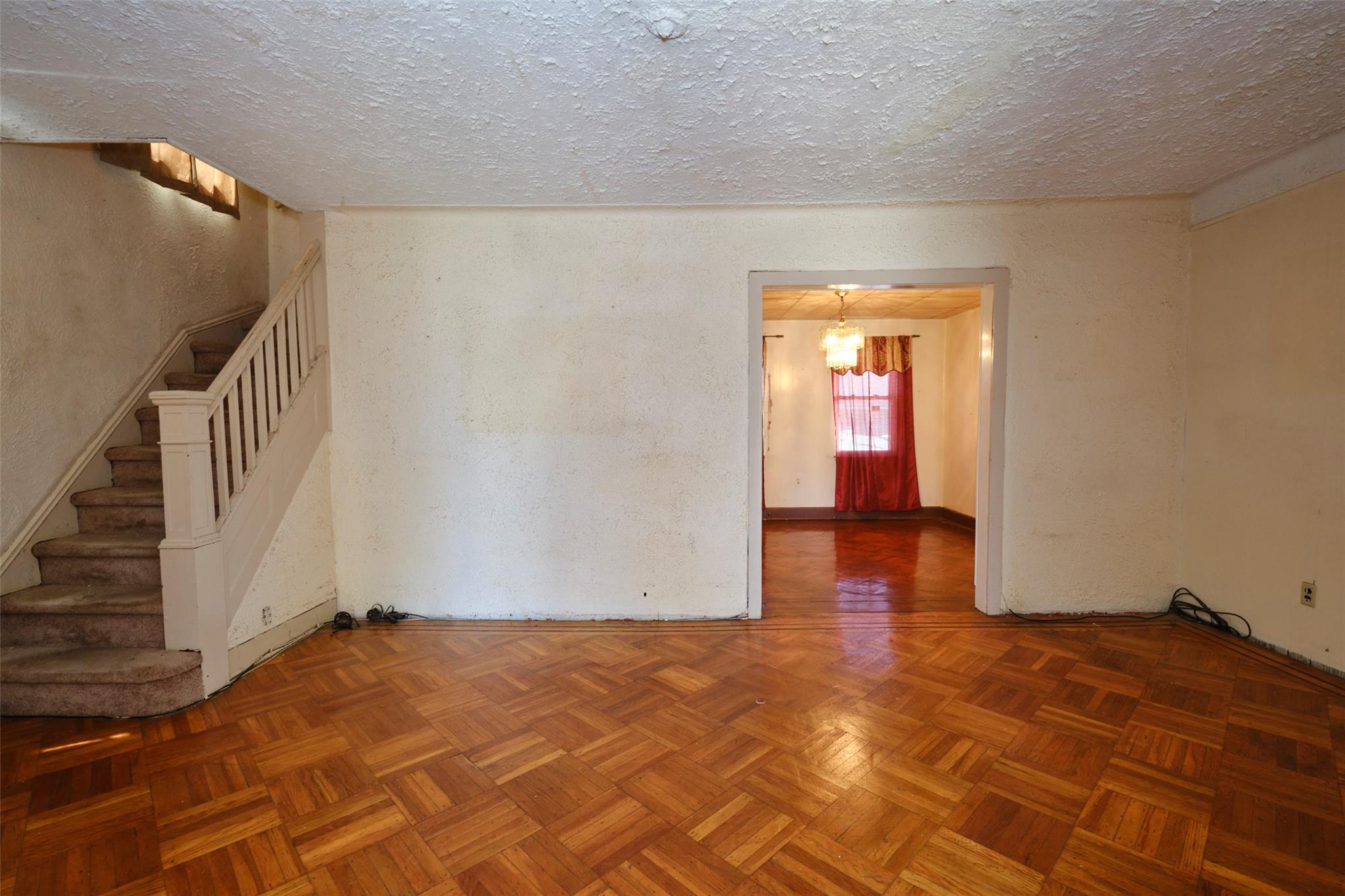 #5 photo, 90-62 204th Street, 皇后區 Hollis , NY 11423