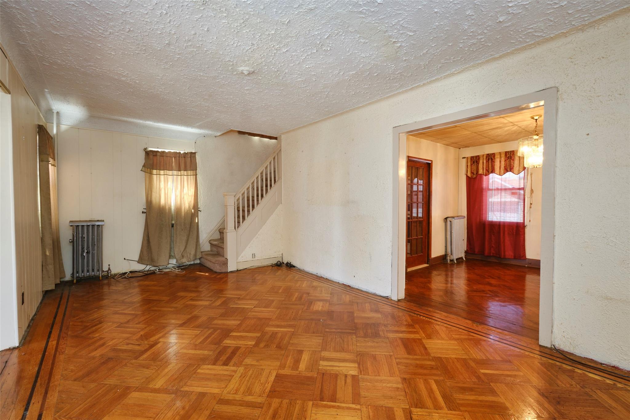 #6 photo, 90-62 204th Street, 皇后區 Hollis , NY 11423