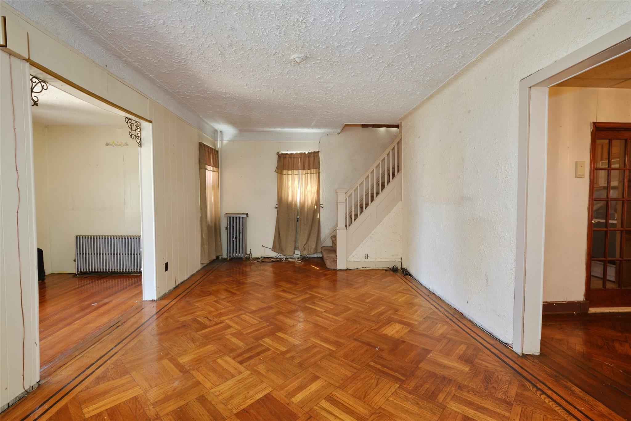 #7 photo, 90-62 204th Street, 皇后區 Hollis , NY 11423