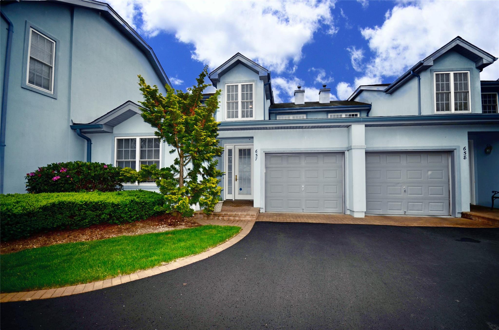 #1 photo, 657 Balfour Place, سوفولك Melville , NY 11747