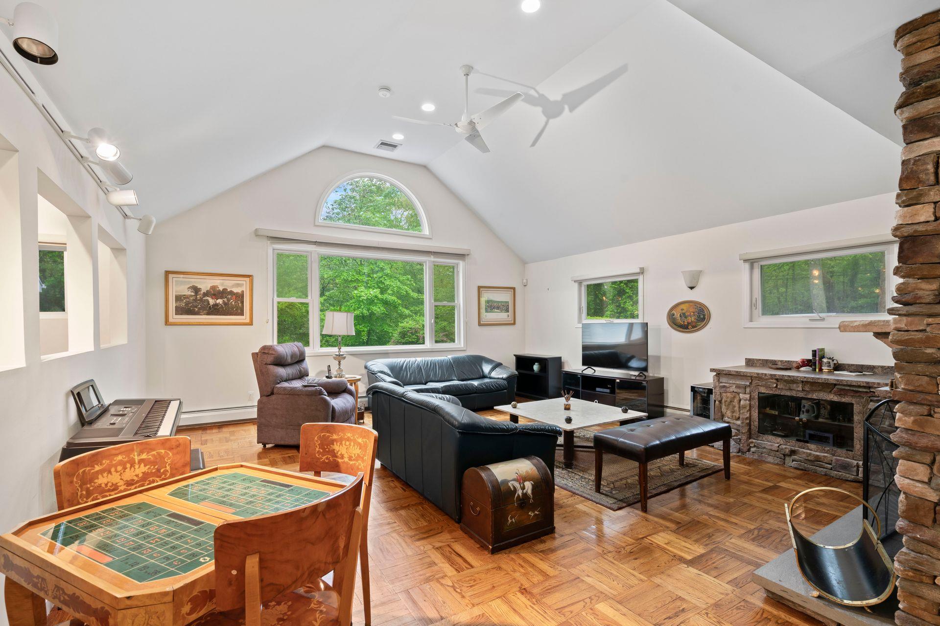 #4 photo, 30 Darby Drive, South Huntington , NY 11746