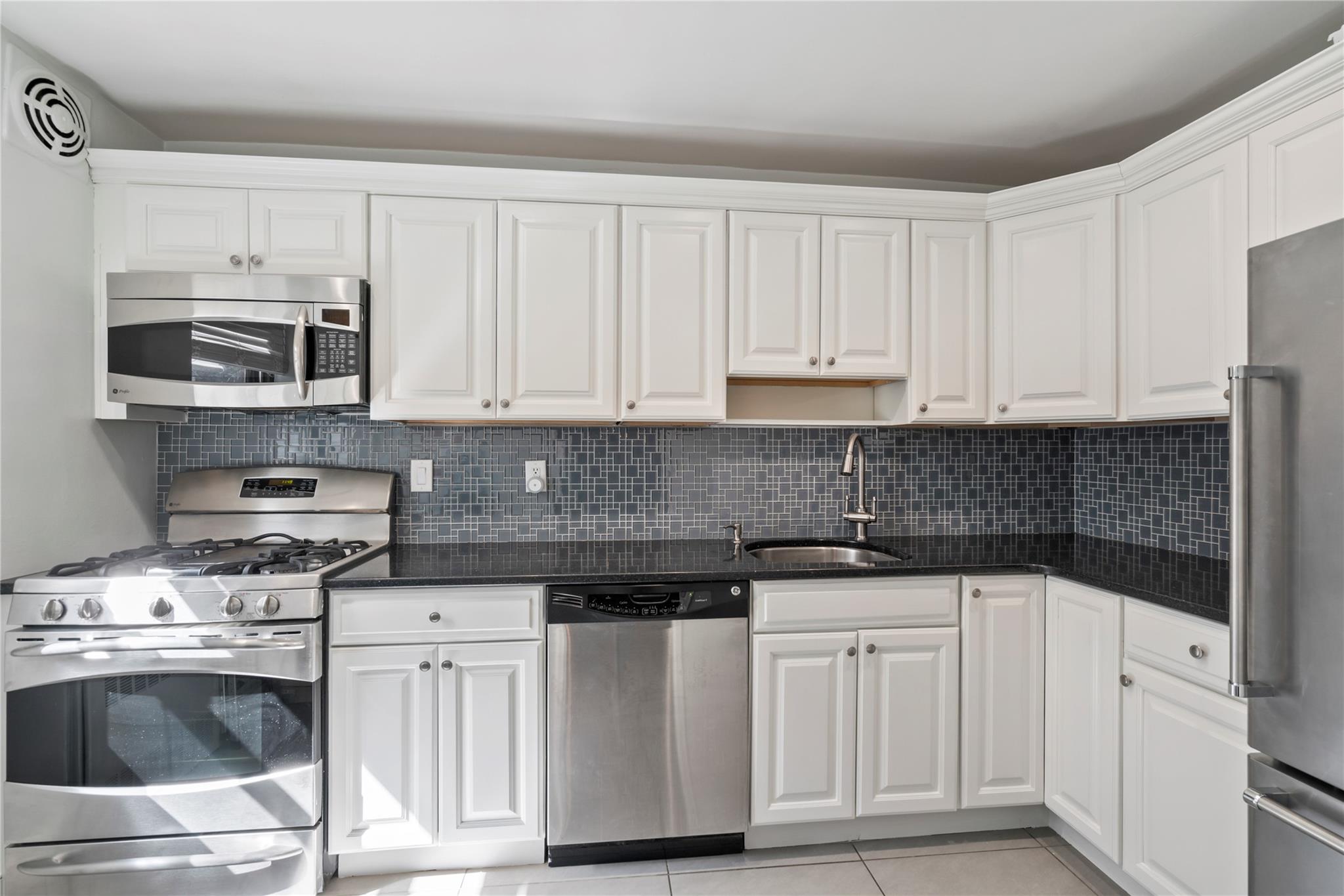 #16 photo, 50 Brompton Road, 長島 大頸 Great Neck , NY 11021