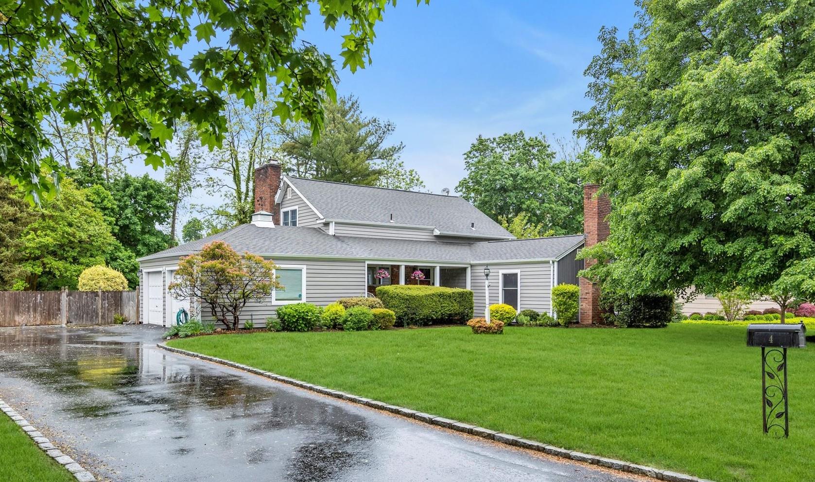 #1 photo, 4 Brittany Court, Northport , NY 11768