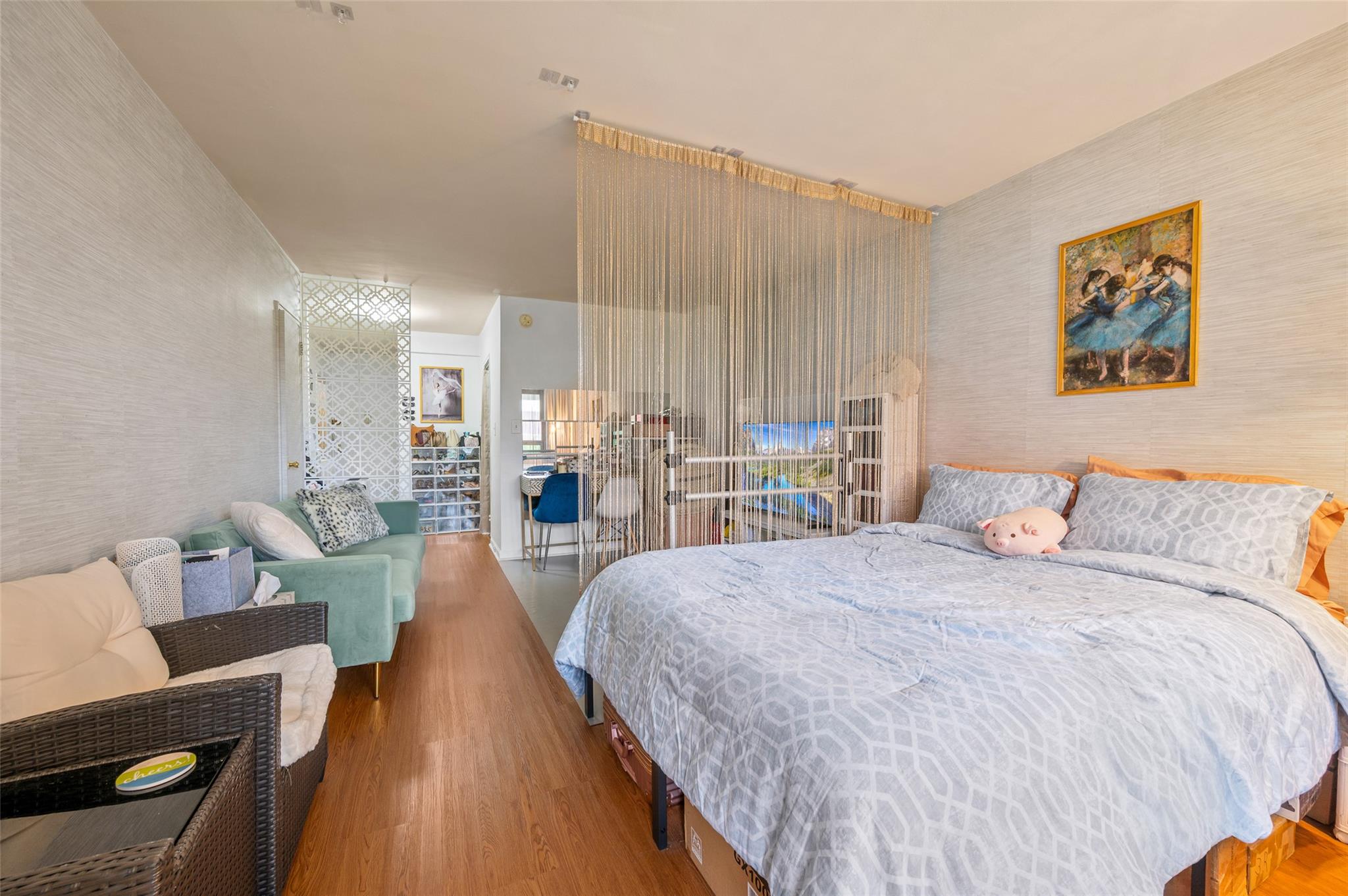 #8 photo, 6115 97th St, Rego Park , NY 11374