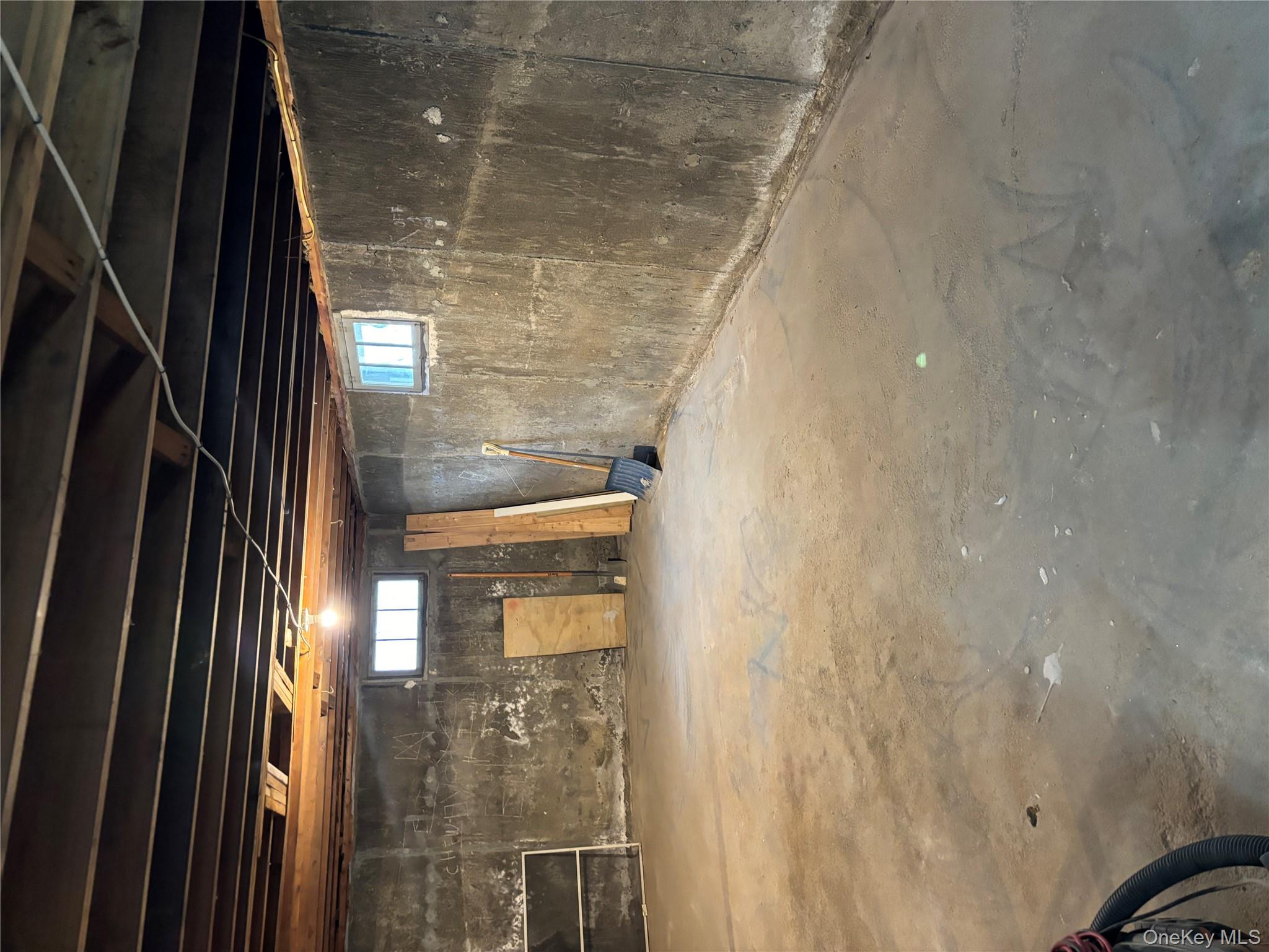 #18 photo, 14 Chenango Drive, サフォーク郡 Bay Shore , NY 11706