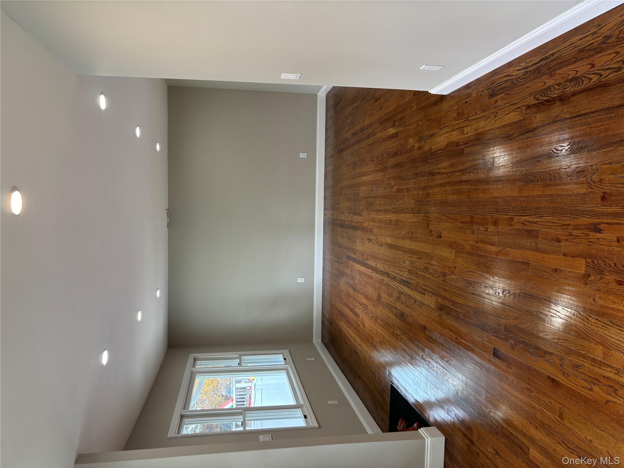 #2 photo, 14 Chenango Drive, サフォーク郡 Bay Shore , NY 11706