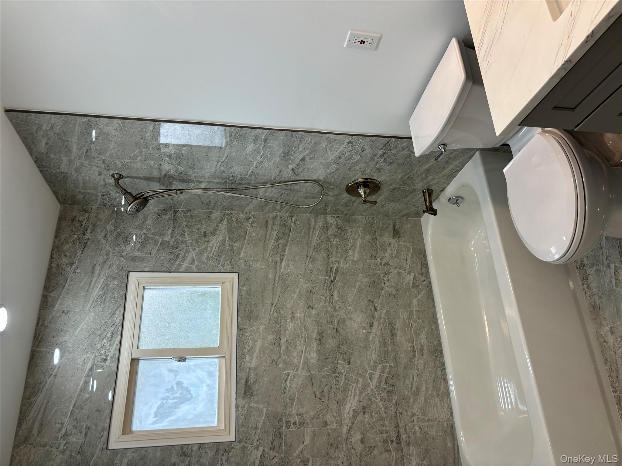 #8 photo, 14 Chenango Drive, サフォーク郡 Bay Shore , NY 11706