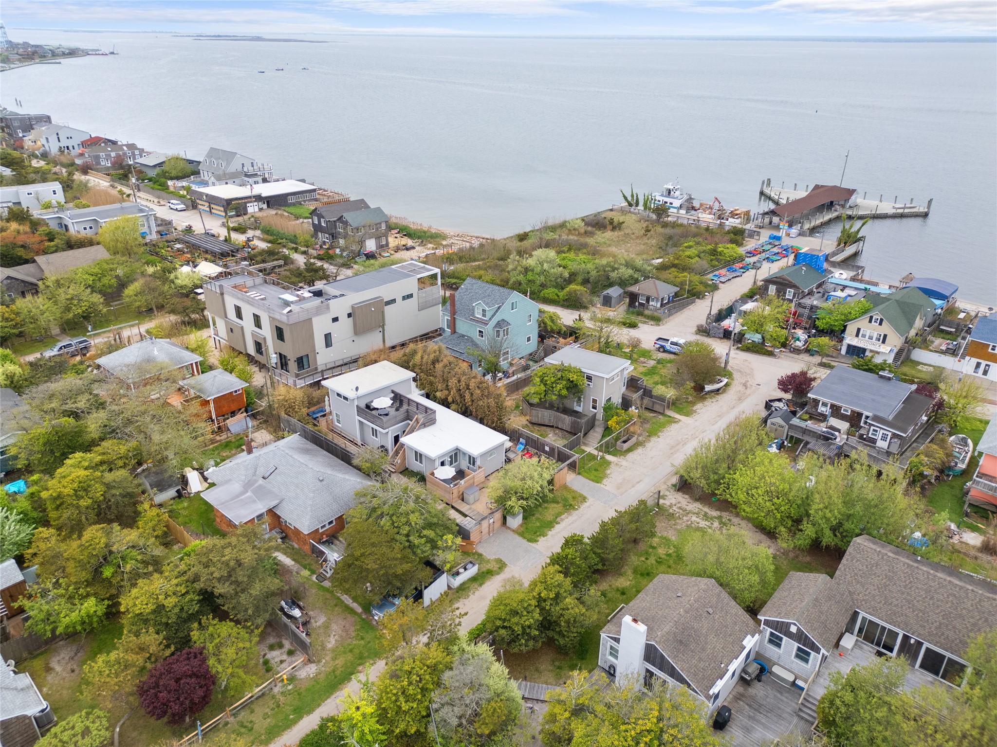 #4 photo, 5 Champlain Street, サフォーク郡 Ocean Bay Park , NY 11706