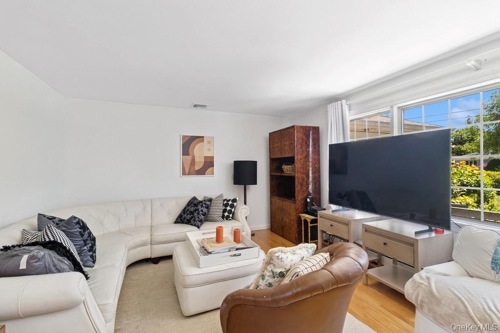 #13 photo, 59 Wiltshire Street, サフォーク郡 Southampton , NY 11968