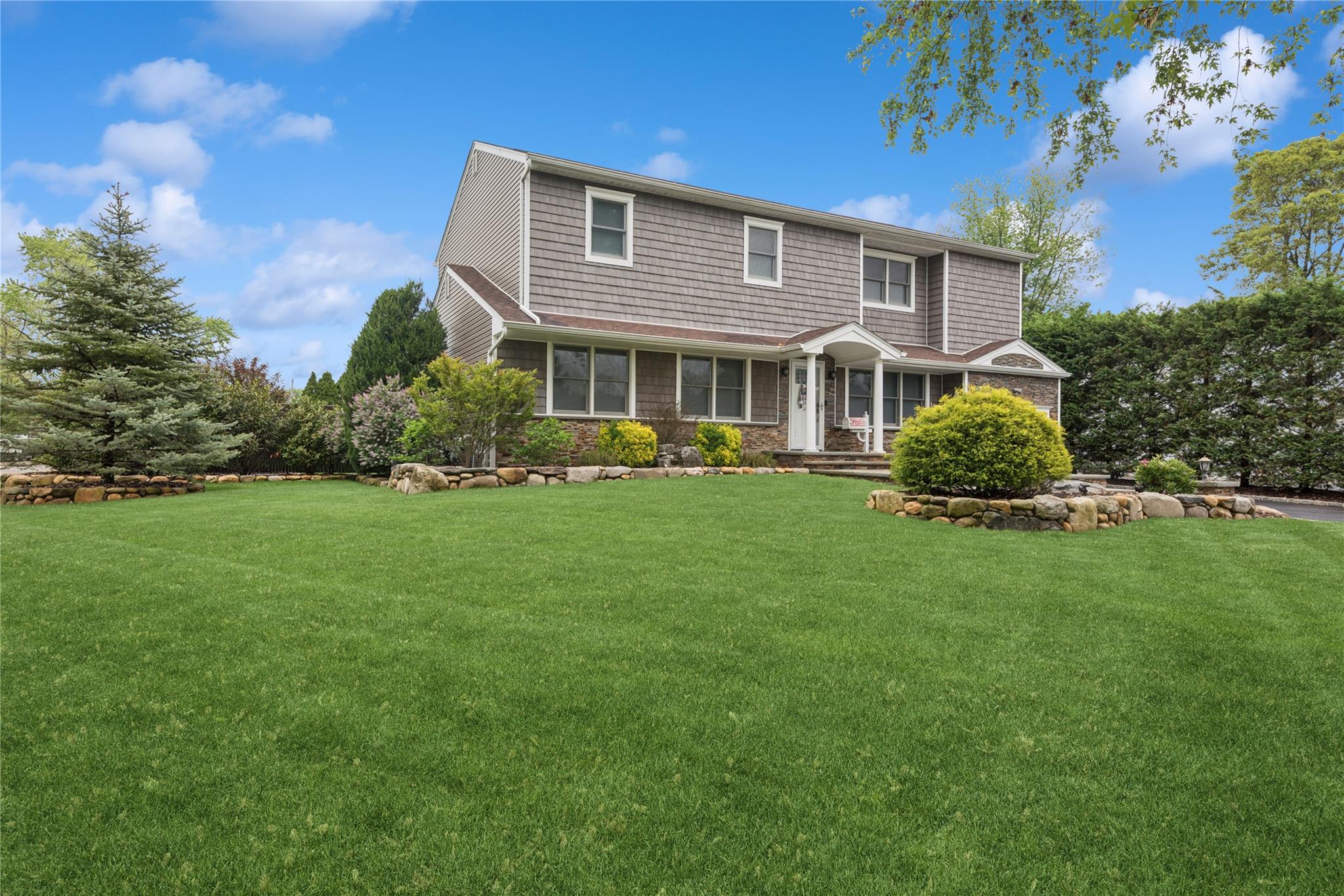 #1 photo, 11 Greenfield Lane, Commack , NY 11725