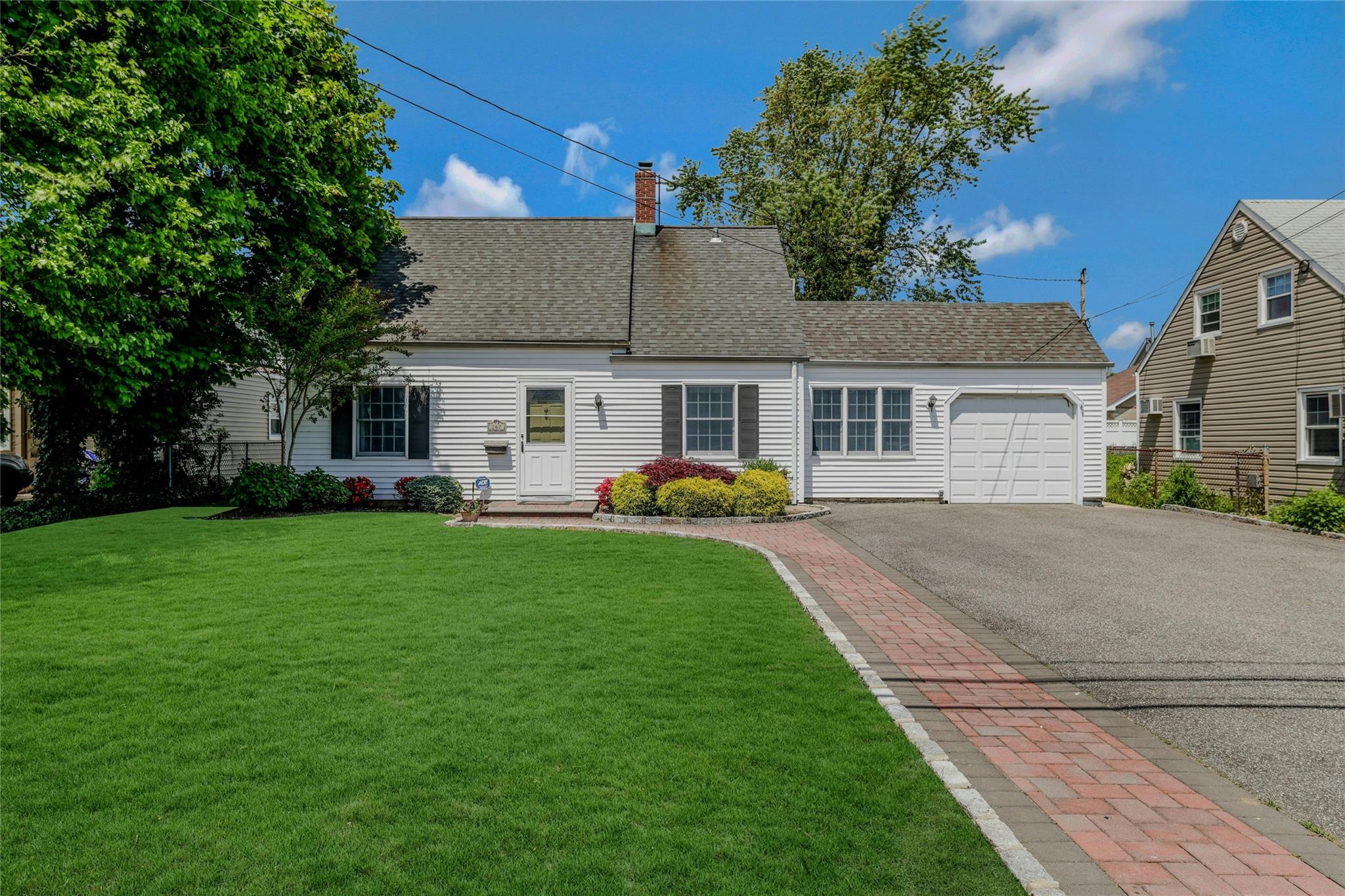 #1 photo, 262 Fairfield Avenue, Carle Place , NY 11514