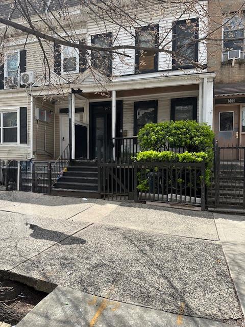 #1 photo, 302 E 169th Street, برونكس Bronx , NY 10456