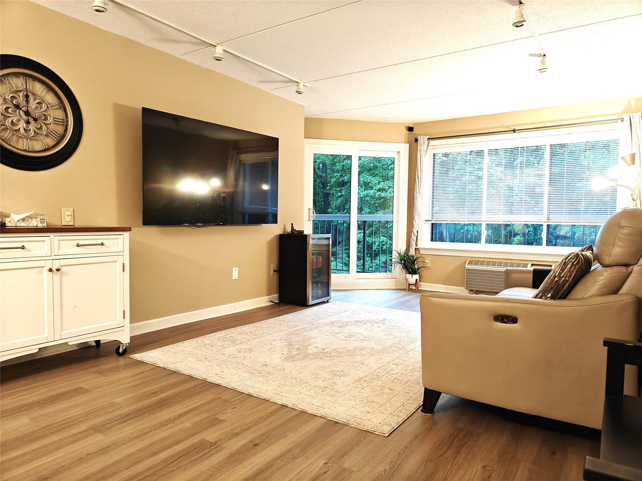 #11 photo, 300 High Point Drive, Hartsdale , NY 10530