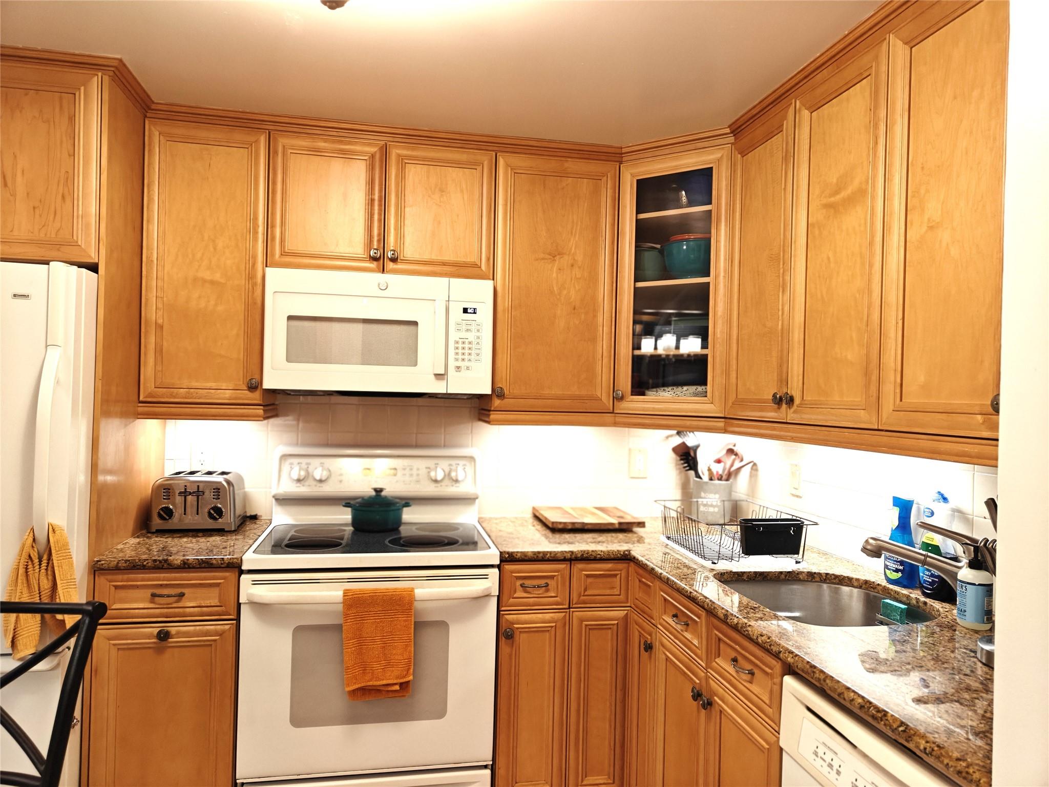 #13 photo, 300 High Point Drive, Hartsdale , NY 10530