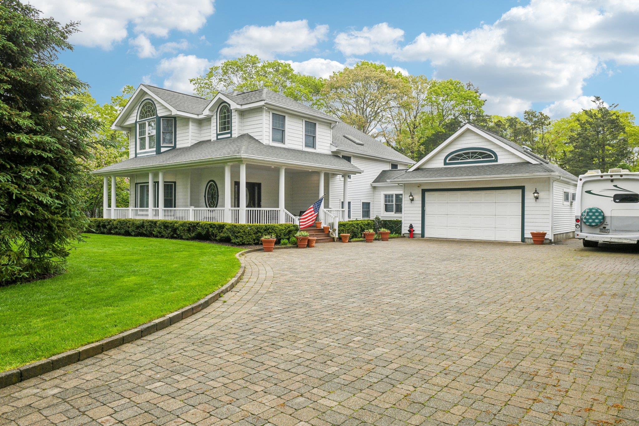 #1 photo, 98 Beach Road, Westhampton Beach , NY 11978