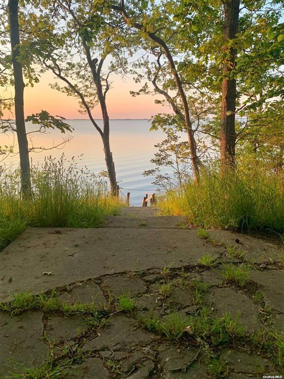 #19 photo, 6 Lynn Court, サフォーク郡 Hampton Bays , NY 11946