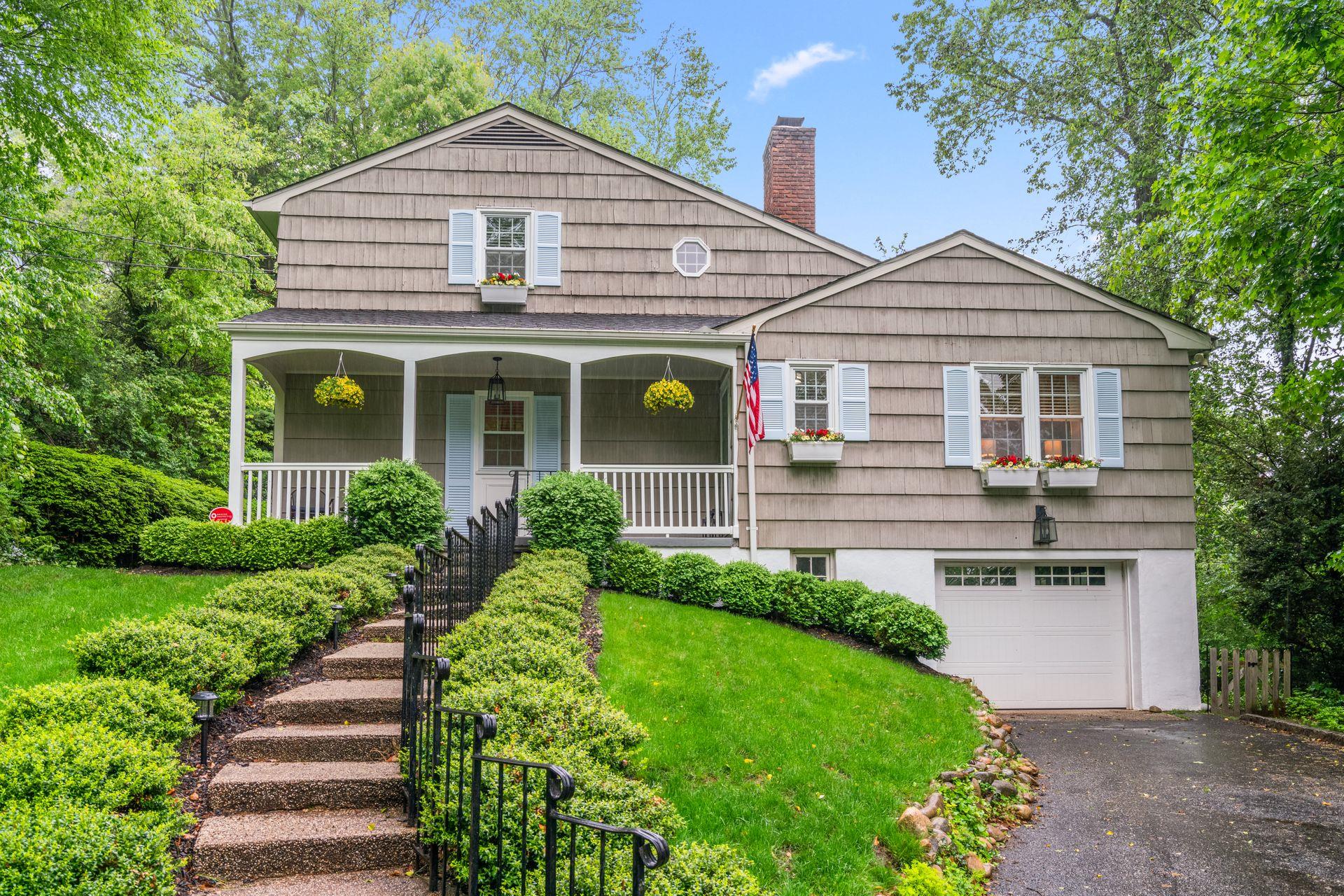 #1 photo, 10 Erick Court, Cold Spring Harbor , NY 11724