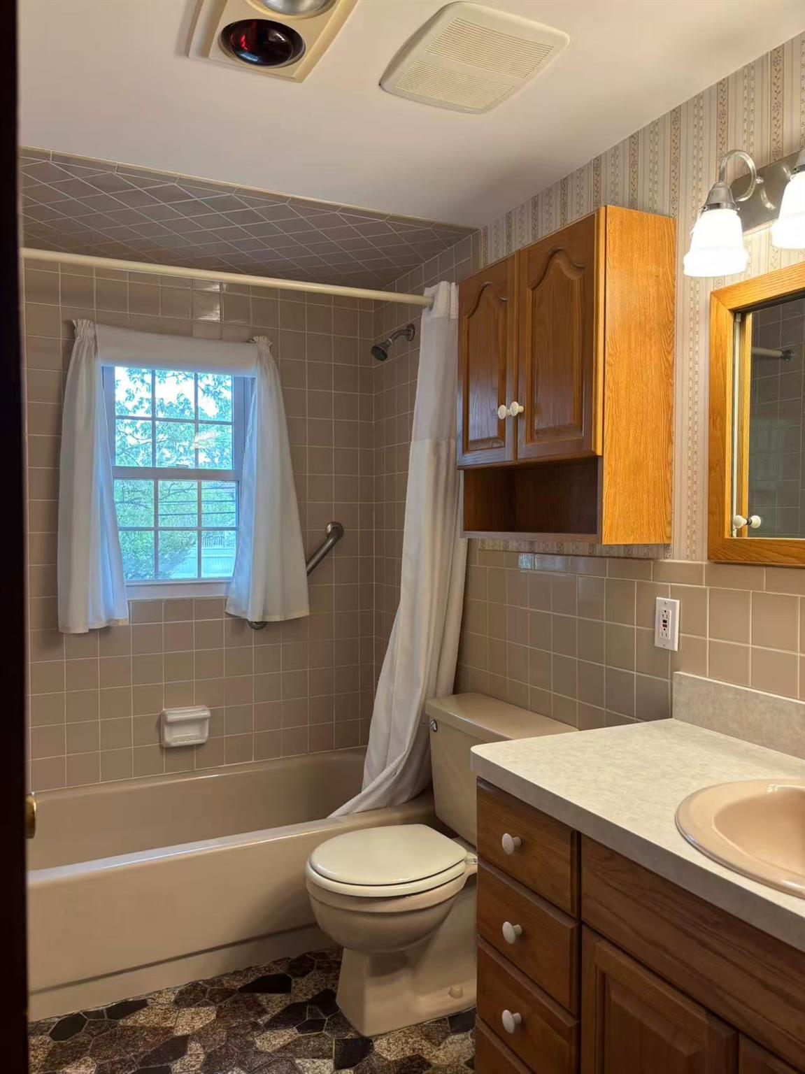 #9 photo, 2090 Post Street, ナッソー郡 East Meadow , NY 11554