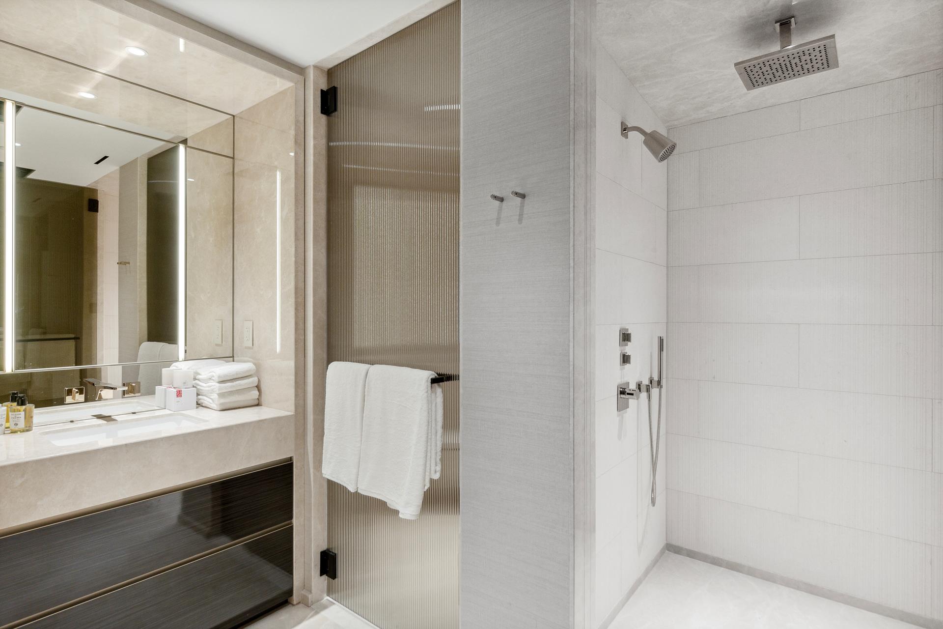 #8 photo, 685 5TH Avenue, マンハッタン Midtown East , NY 10022