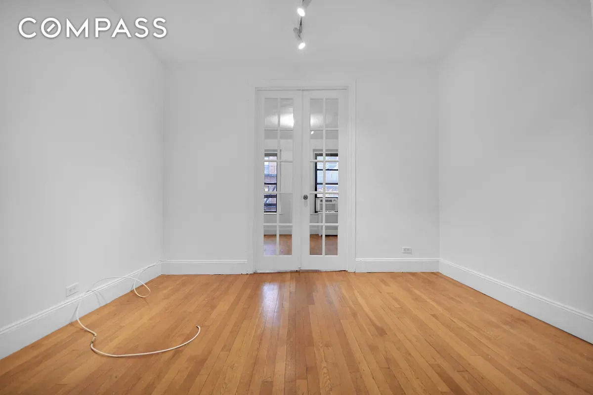 #1 photo, 209 E 88th Street, Upper East Side , NY 10128