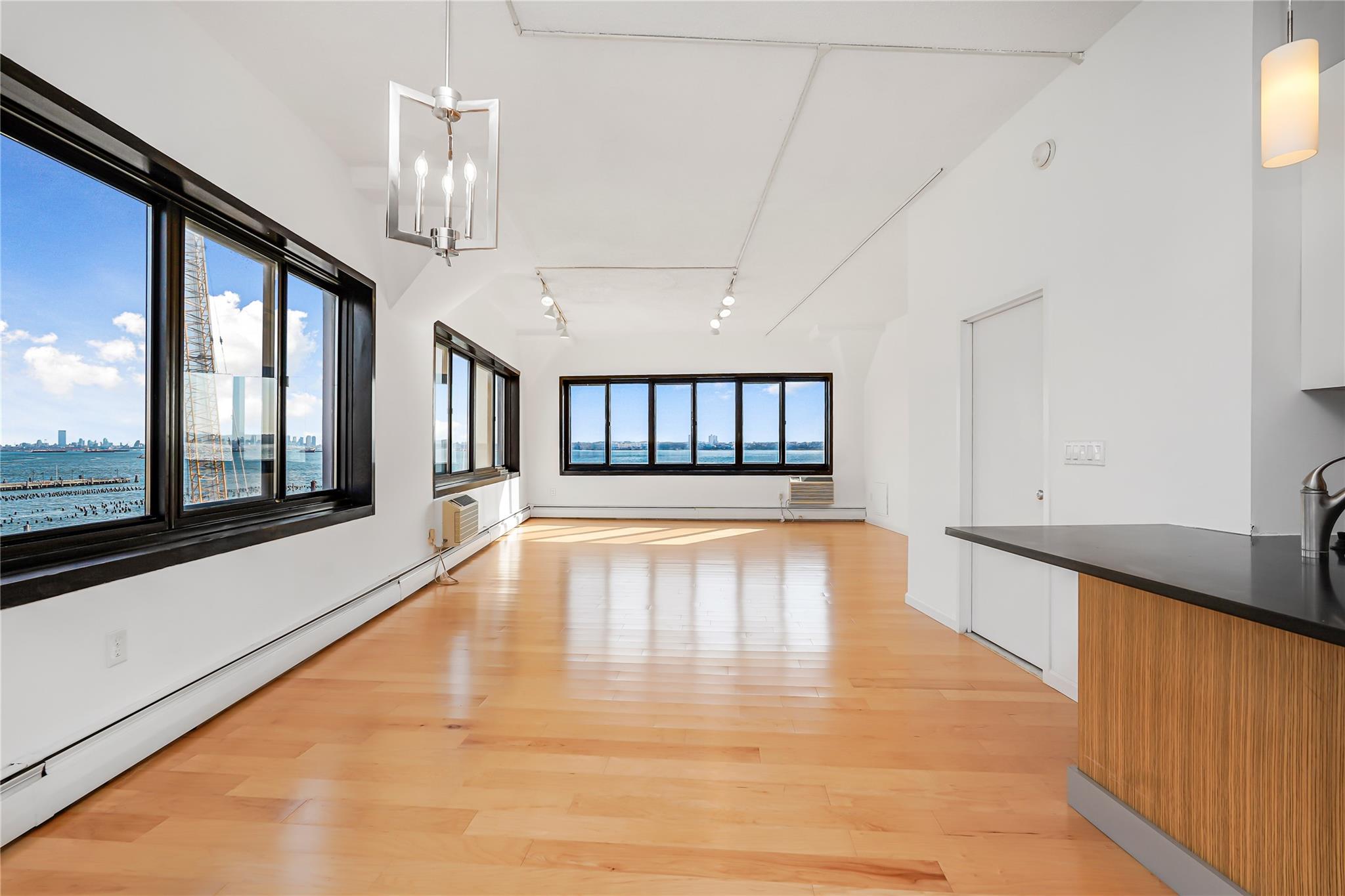 #16 photo, 10 Bay Street Landing, Staten Island , NY 10301