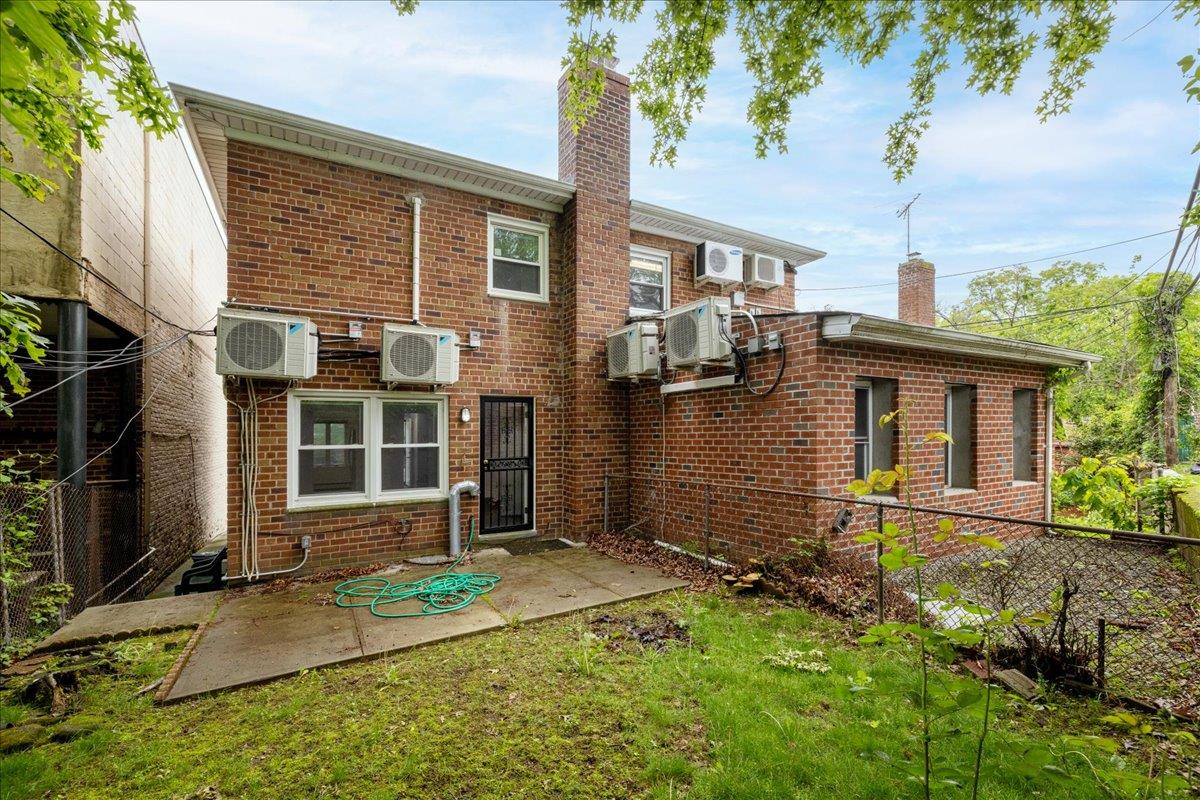 #12 photo, 2533 Francis Lewis Boulevard, كوينز Whitestone , NY 11358