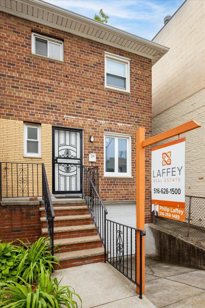 #2 photo, 2533 Francis Lewis Boulevard, كوينز Whitestone , NY 11358