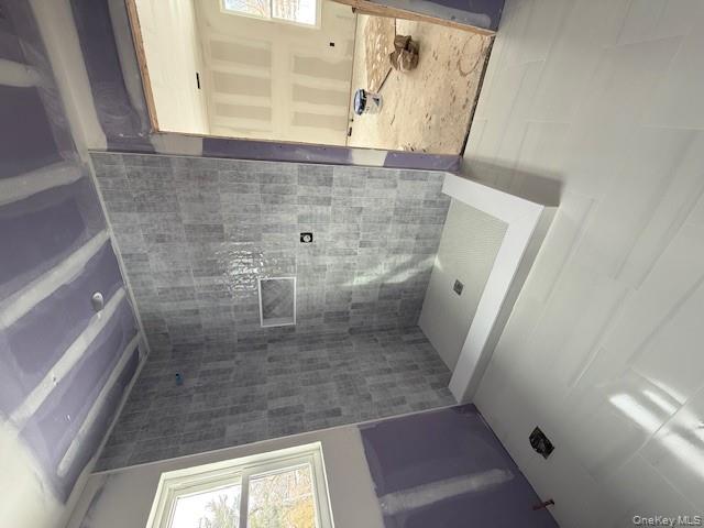 #8 photo, 85 Roundtree Drive, Plainview , NY 11803