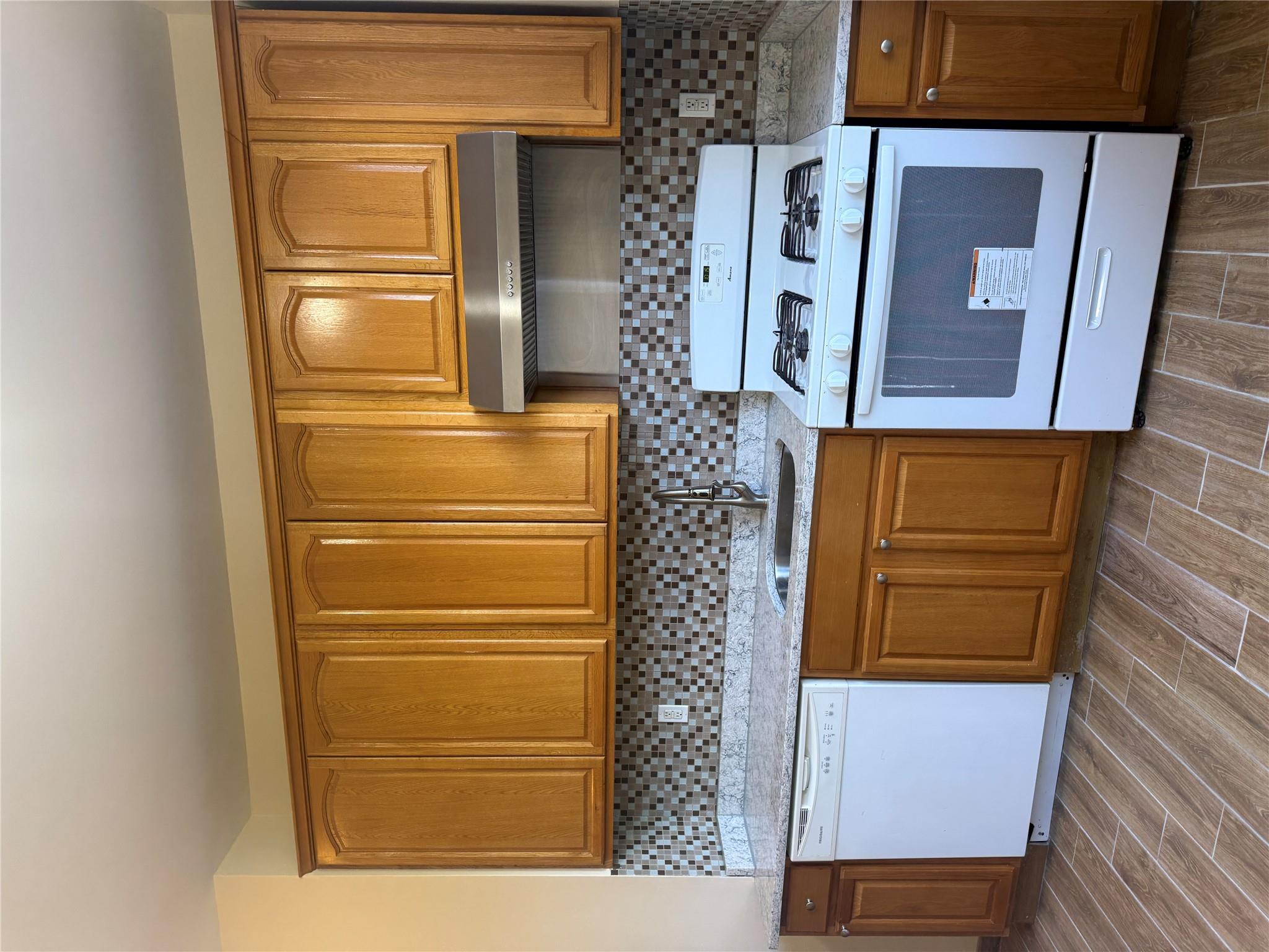 #1 photo, 72-31 68 STREET, Glendale , NY 11385