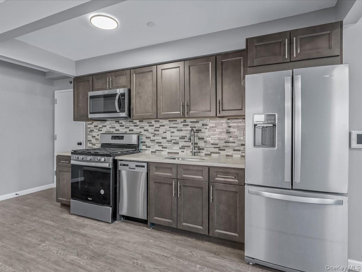 #10 photo, 37-12 Francis Lewis Boulevard, クイーンズ区 Bayside , NY 11361