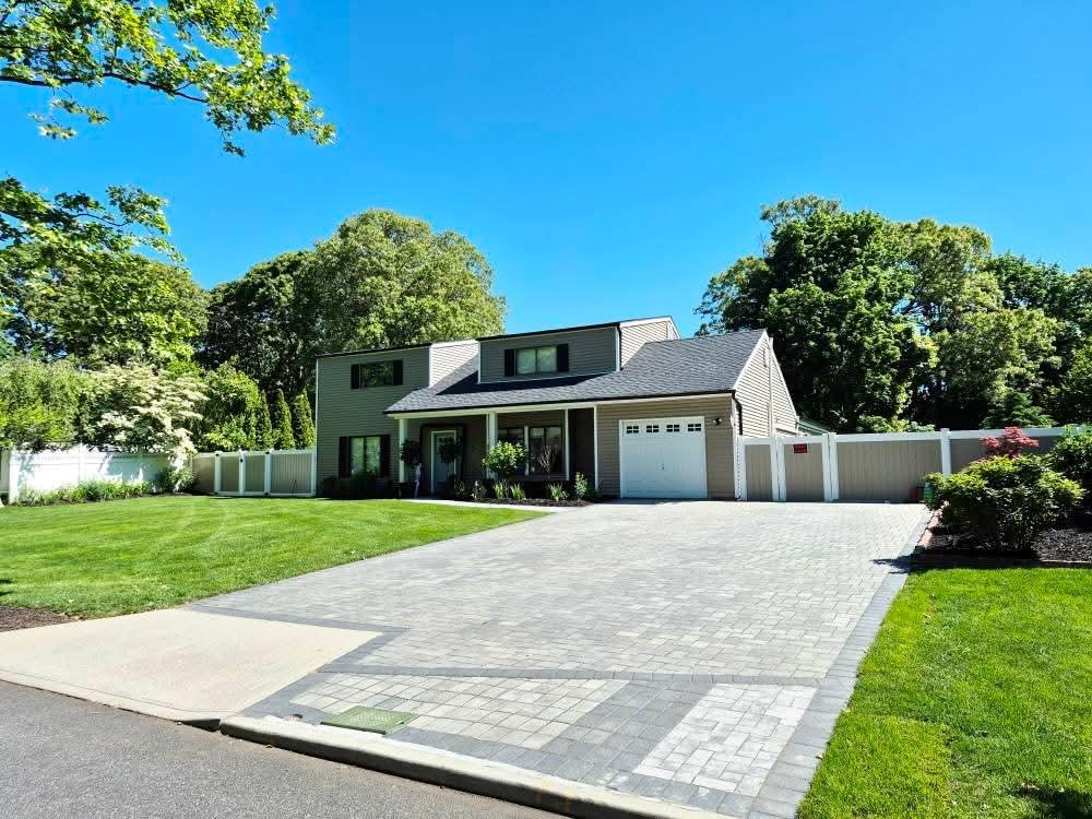 #1 photo, 3 Mount Snow Lane, Coram , NY 11727