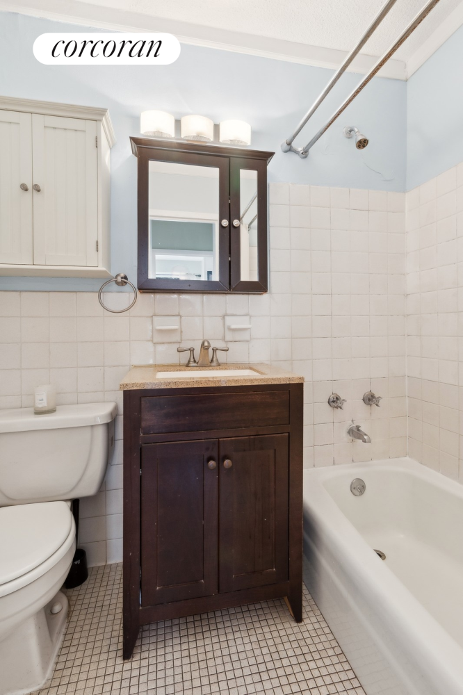 #6 photo, 39-60 54TH Street, クイーンズ区 Woodside , NY 11377