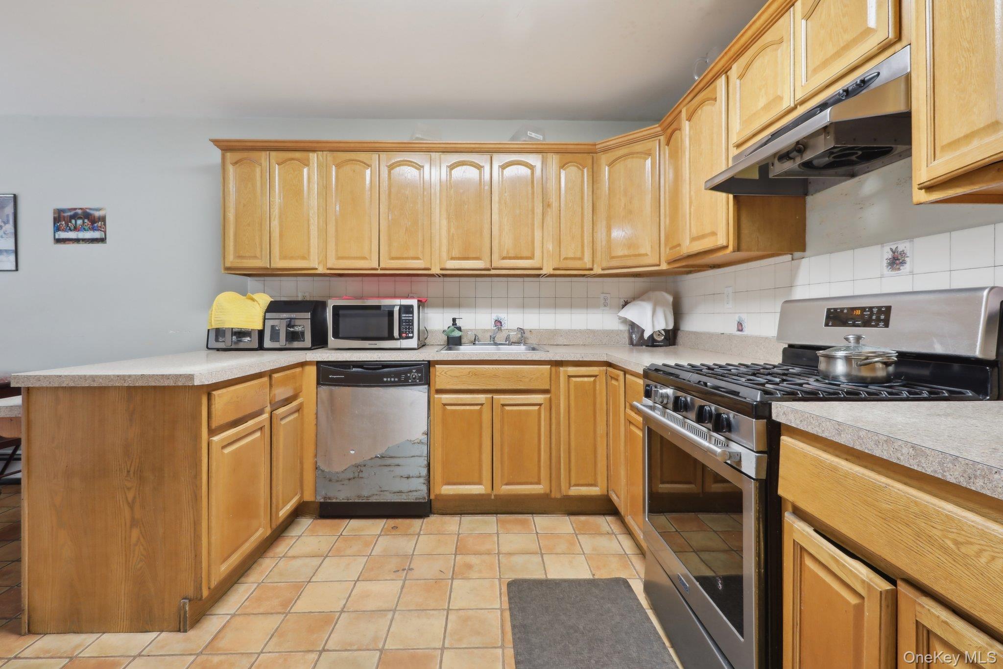 #17 photo, 12-14 Lincoln Street, Spring Valley , NY 10977