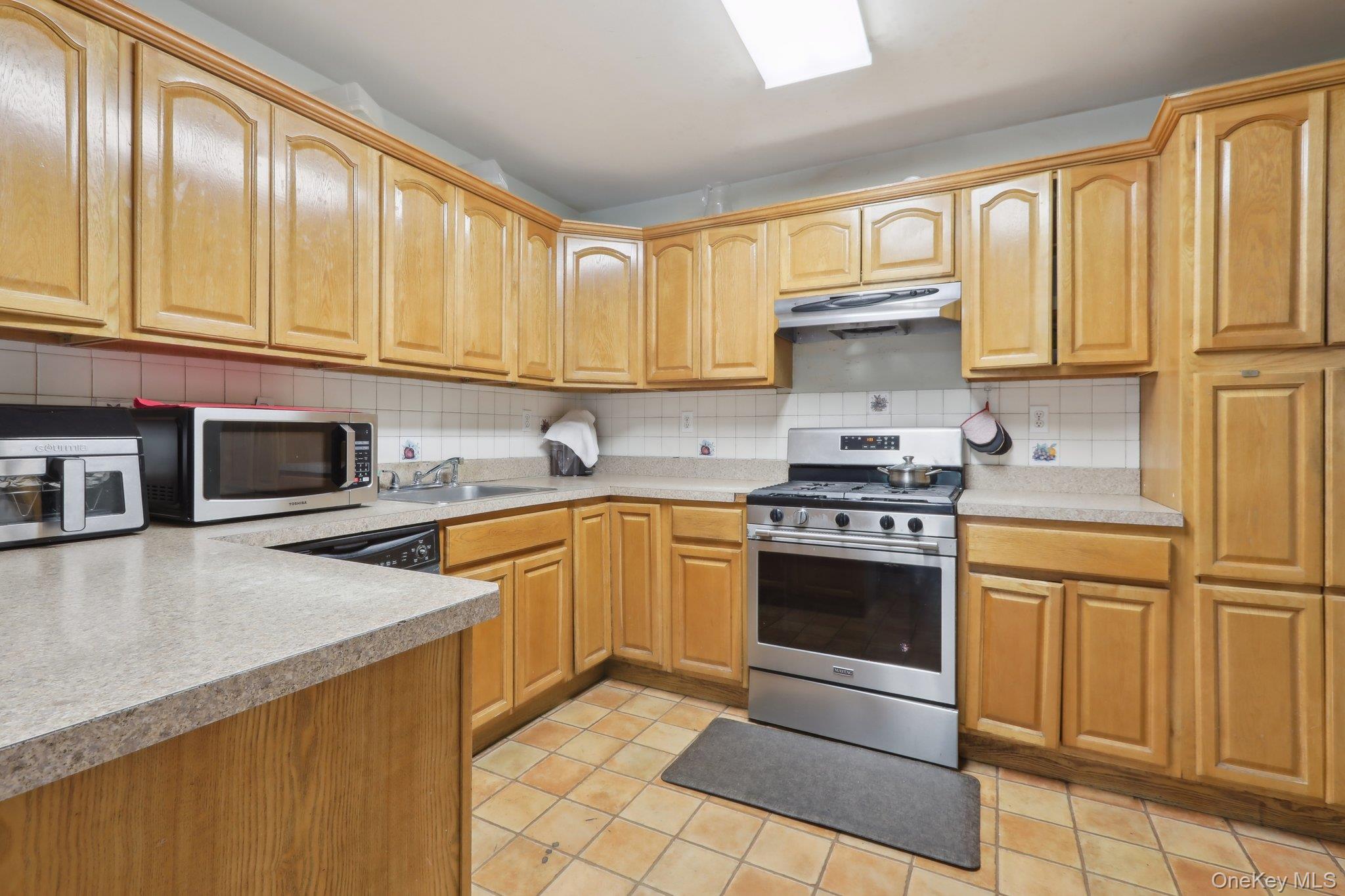 #18 photo, 12-14 Lincoln Street, Spring Valley , NY 10977