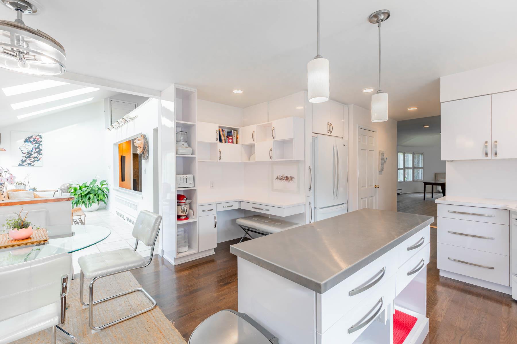 #12 photo, 11 Woodside Avenue, Islip , NY 11751