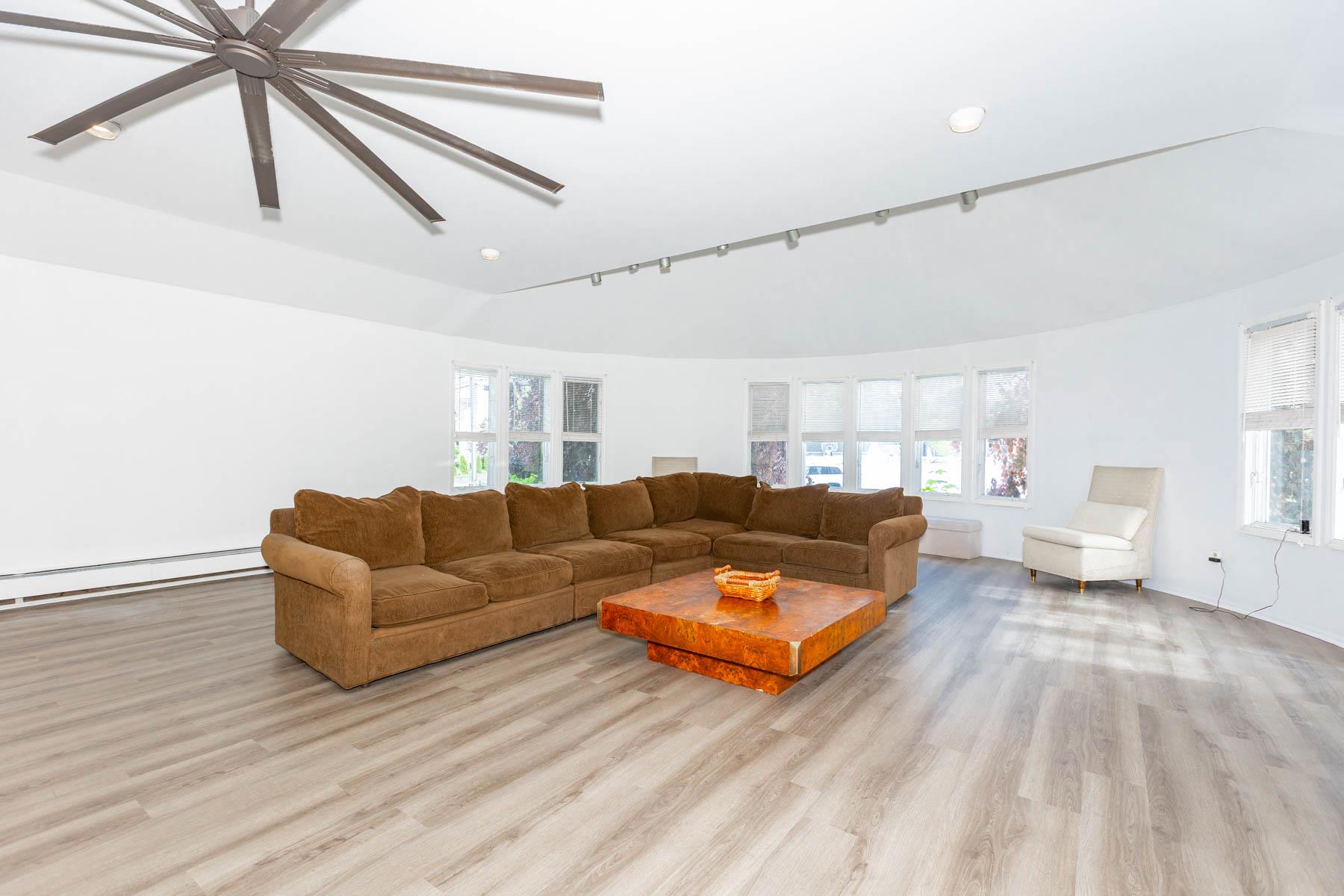 #18 photo, 11 Woodside Avenue, Islip , NY 11751