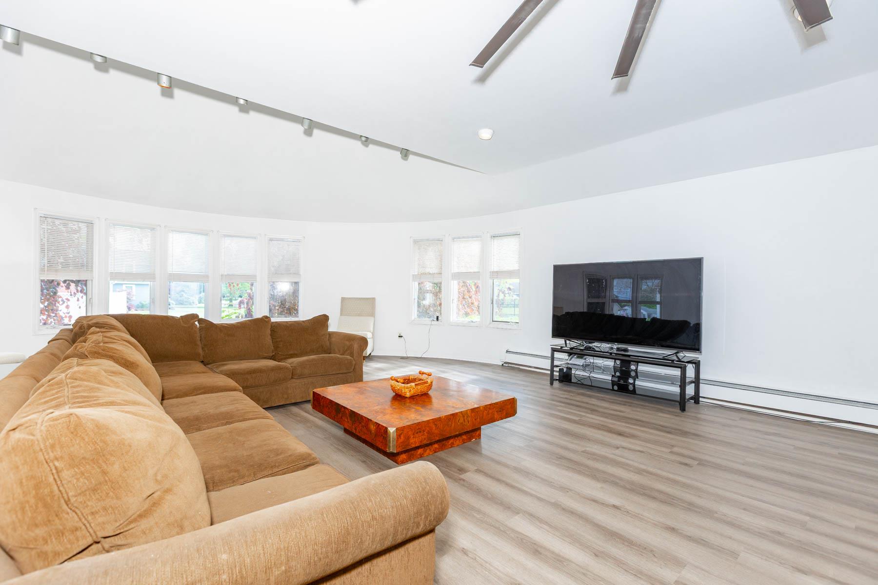 #19 photo, 11 Woodside Avenue, Islip , NY 11751