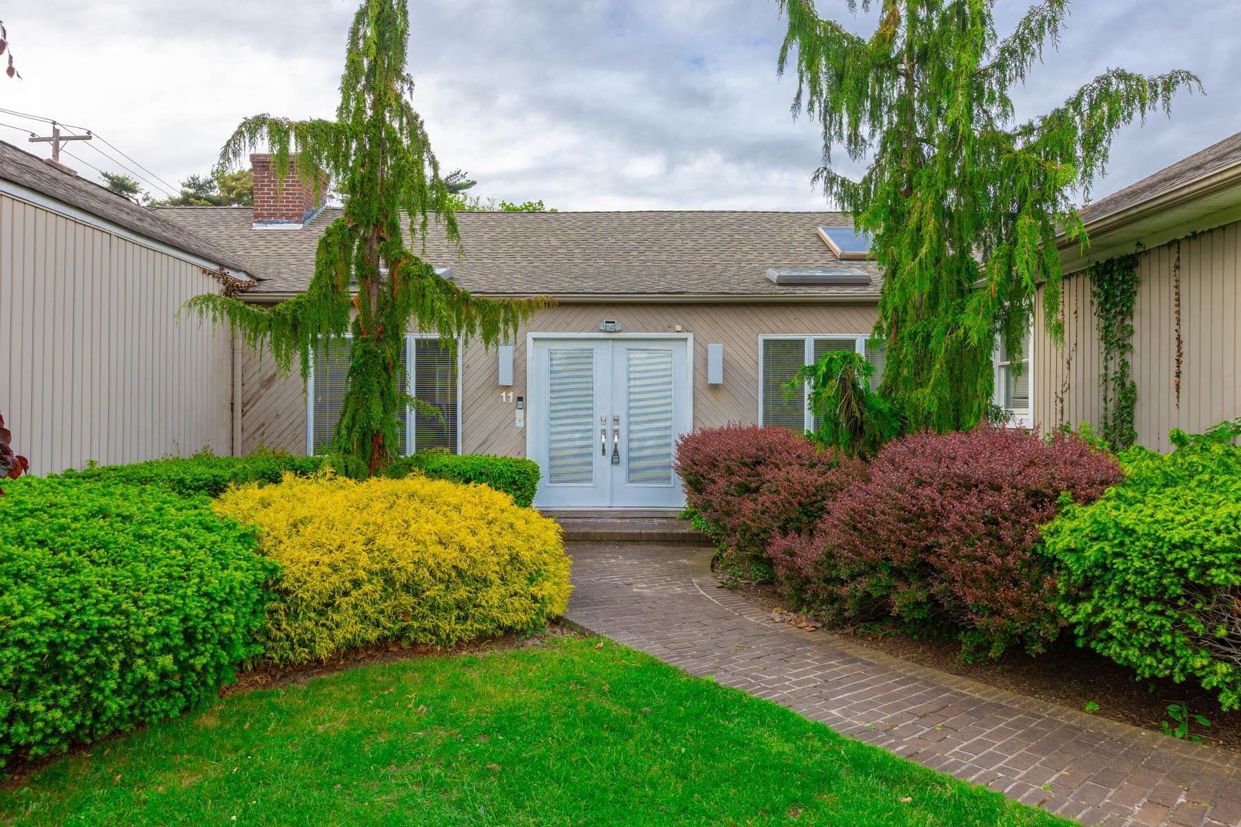 #2 photo, 11 Woodside Avenue, Islip , NY 11751