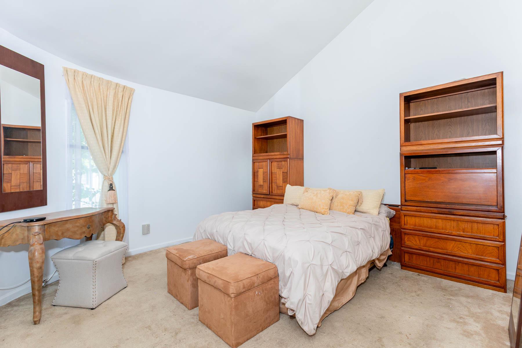 #20 photo, 11 Woodside Avenue, Islip , NY 11751