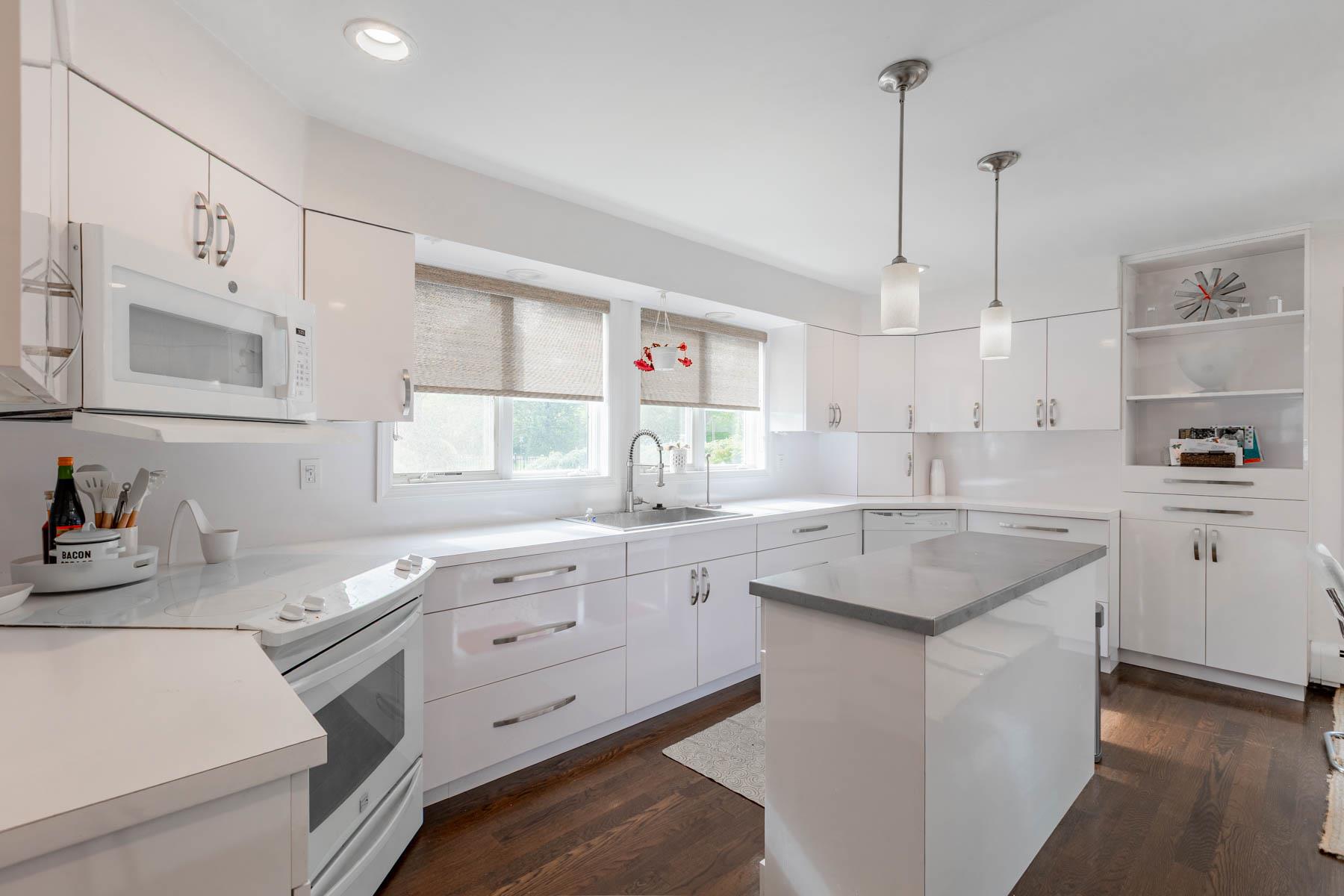 #9 photo, 11 Woodside Avenue, Islip , NY 11751