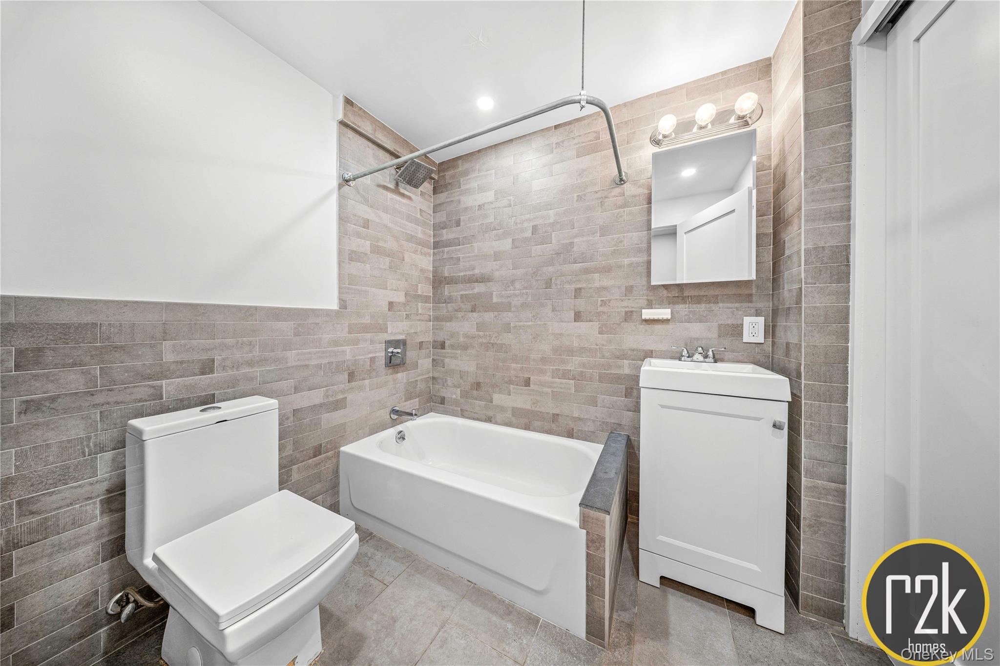 #16 photo, 32-24 75 Street, Jackson Heights , NY 11370